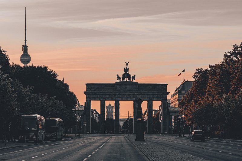 Illustration: The Brandenburg Gate in Berlin at sunset