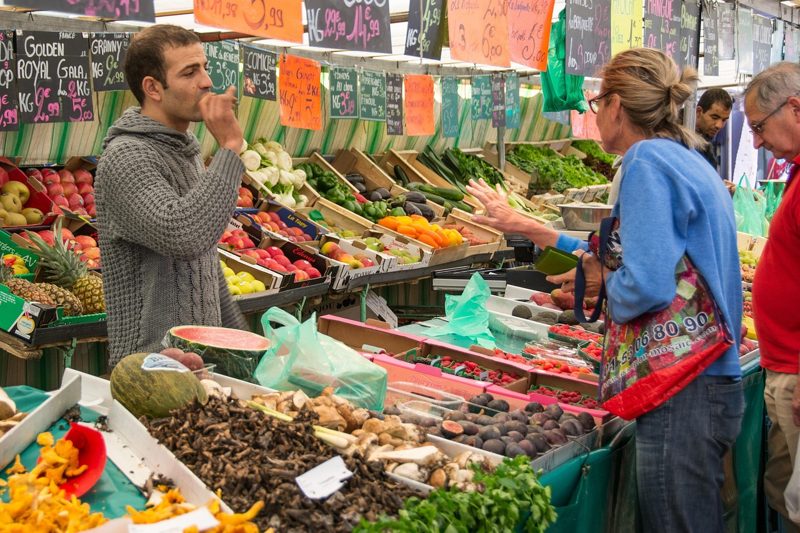 Illustration: People shopping for vegetables and fruits at an outdoor market