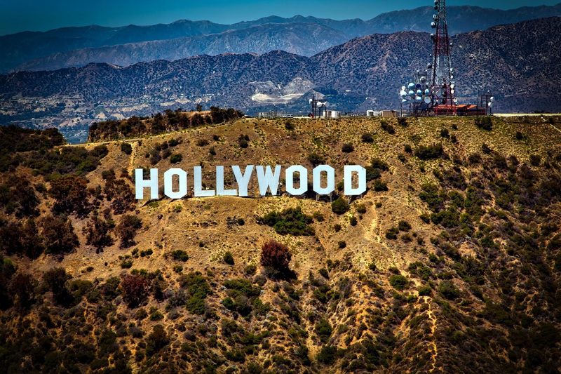 Illustration: The Hollywood sign in Los Angeles with mountains behind